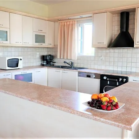 Lagoutis Beachfront House *