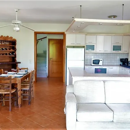 Lagoutis Beachfront House アマリントス