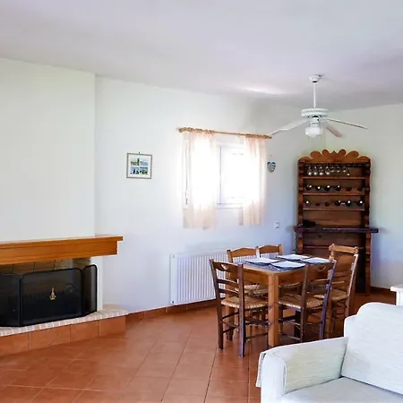 別荘 Lagoutis Beachfront House アマリントス