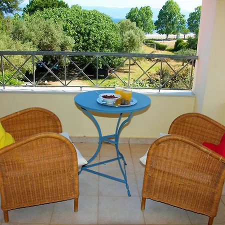 Lagoutis Beachfront House *